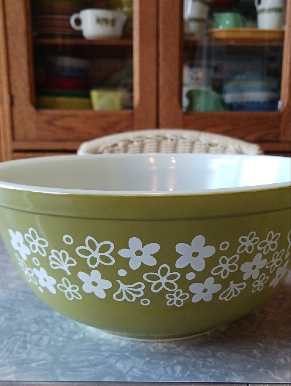 Pyrex ~ Spring Blossom Green 2.5 qt bowl - Picture 6 of 14